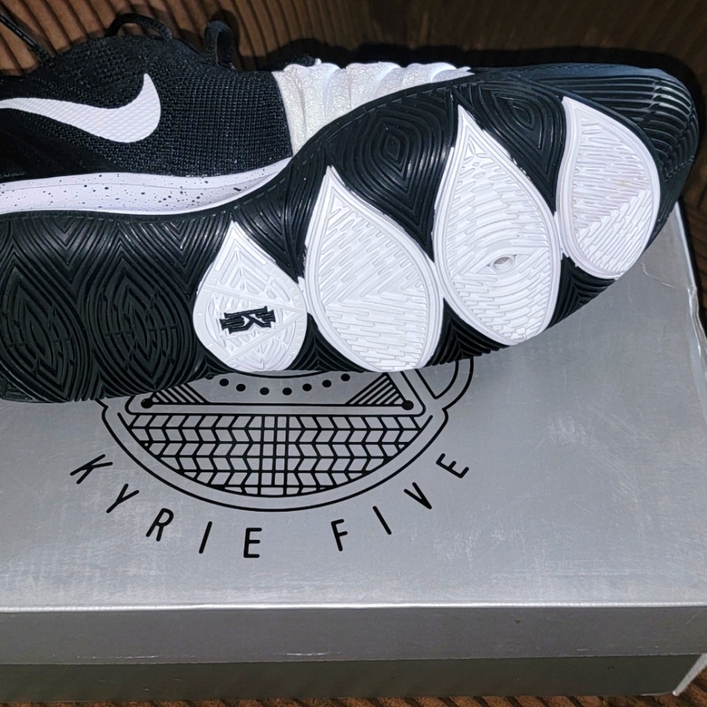 Kyrie Five basketball shoes size 10